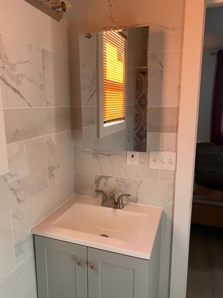 Stylish Room 8Mins To Newark Airport Екстериор снимка